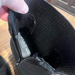 No Boundaries Black boots women’s sizes 9